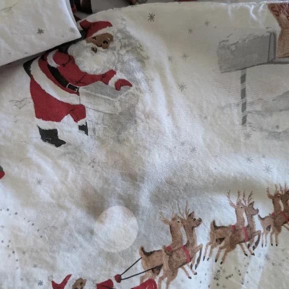 Pottery Barn Christmas Santa Heritage Toddler Bed set - Picture 8 of 8